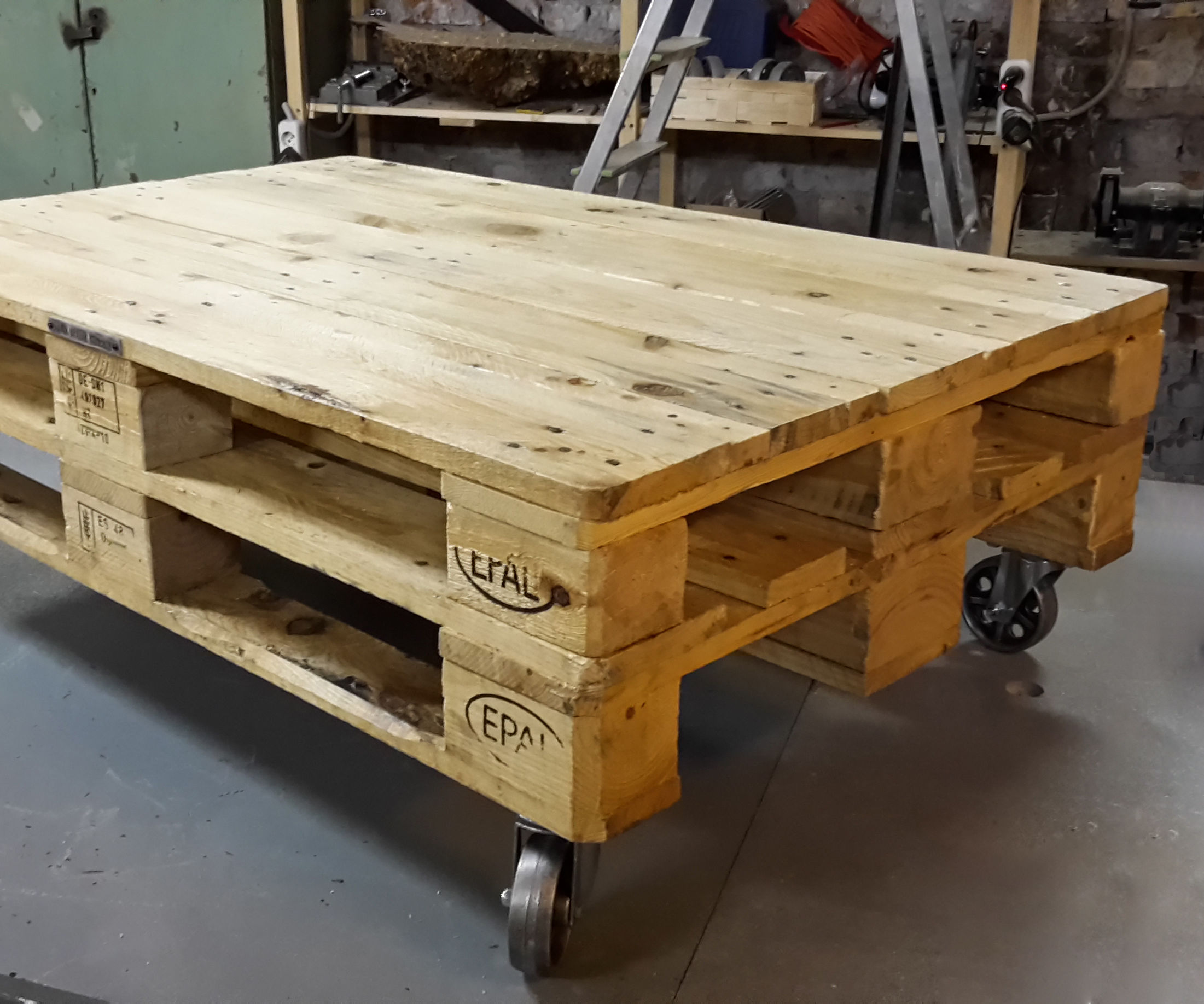 30 Minute Pallet Coffee Table