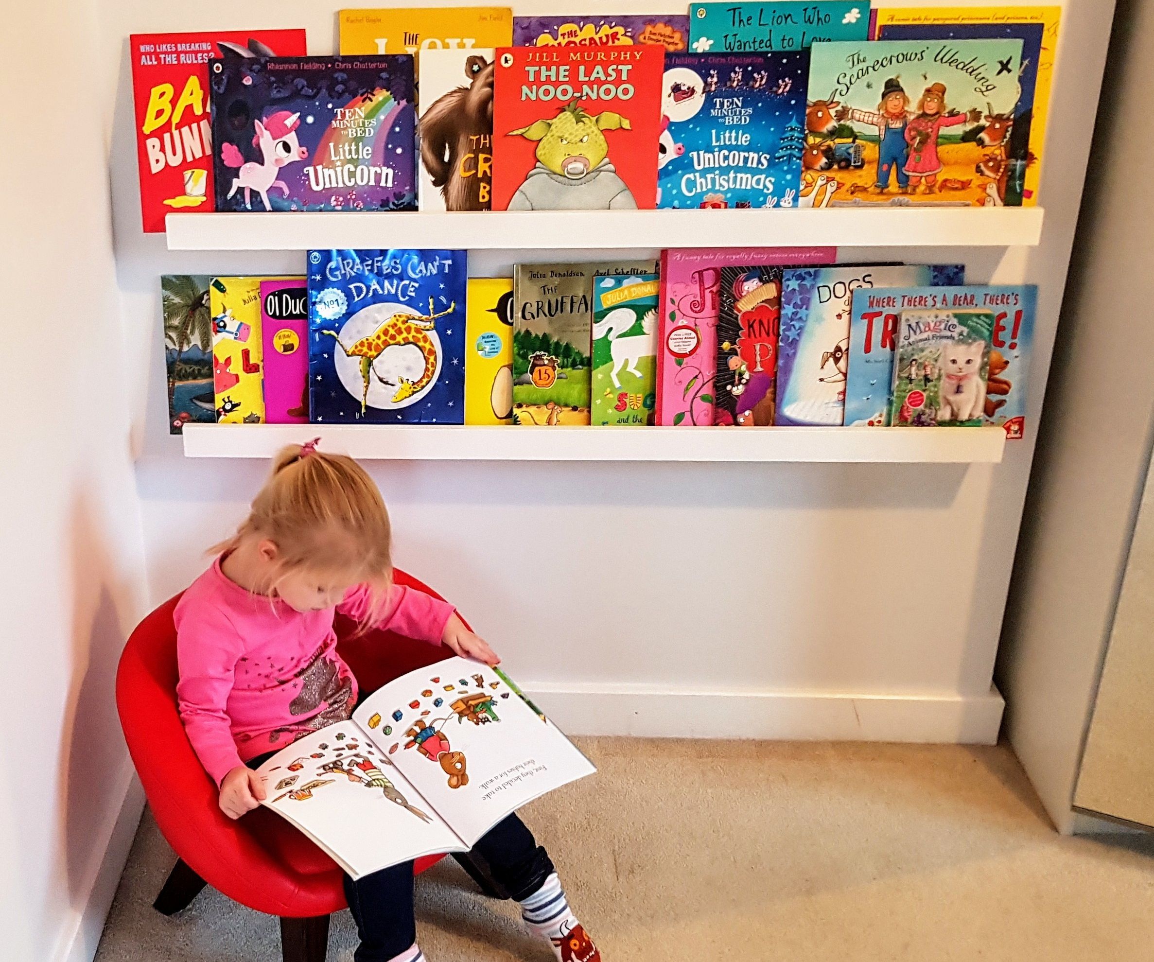 Quick and Easy Forward Facing Book Shelves 