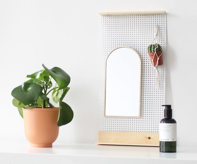 THE DIY GRID WALL BEAUTY MIRROR