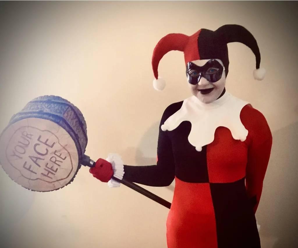 How to Make a DC Harley Quinn: "Mallet" carrying case