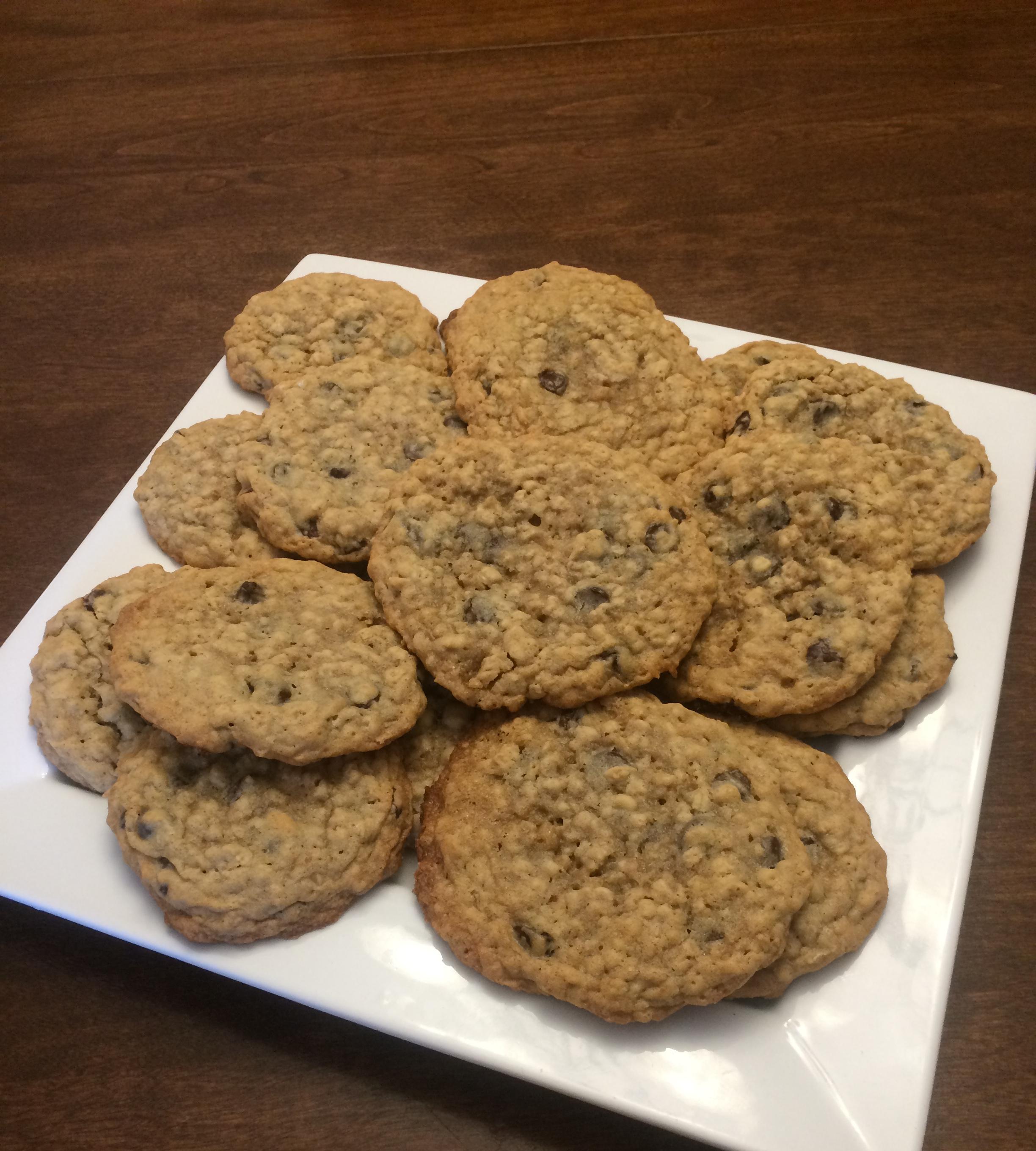 Easy Oatmeal Chocolate Chip Cookies