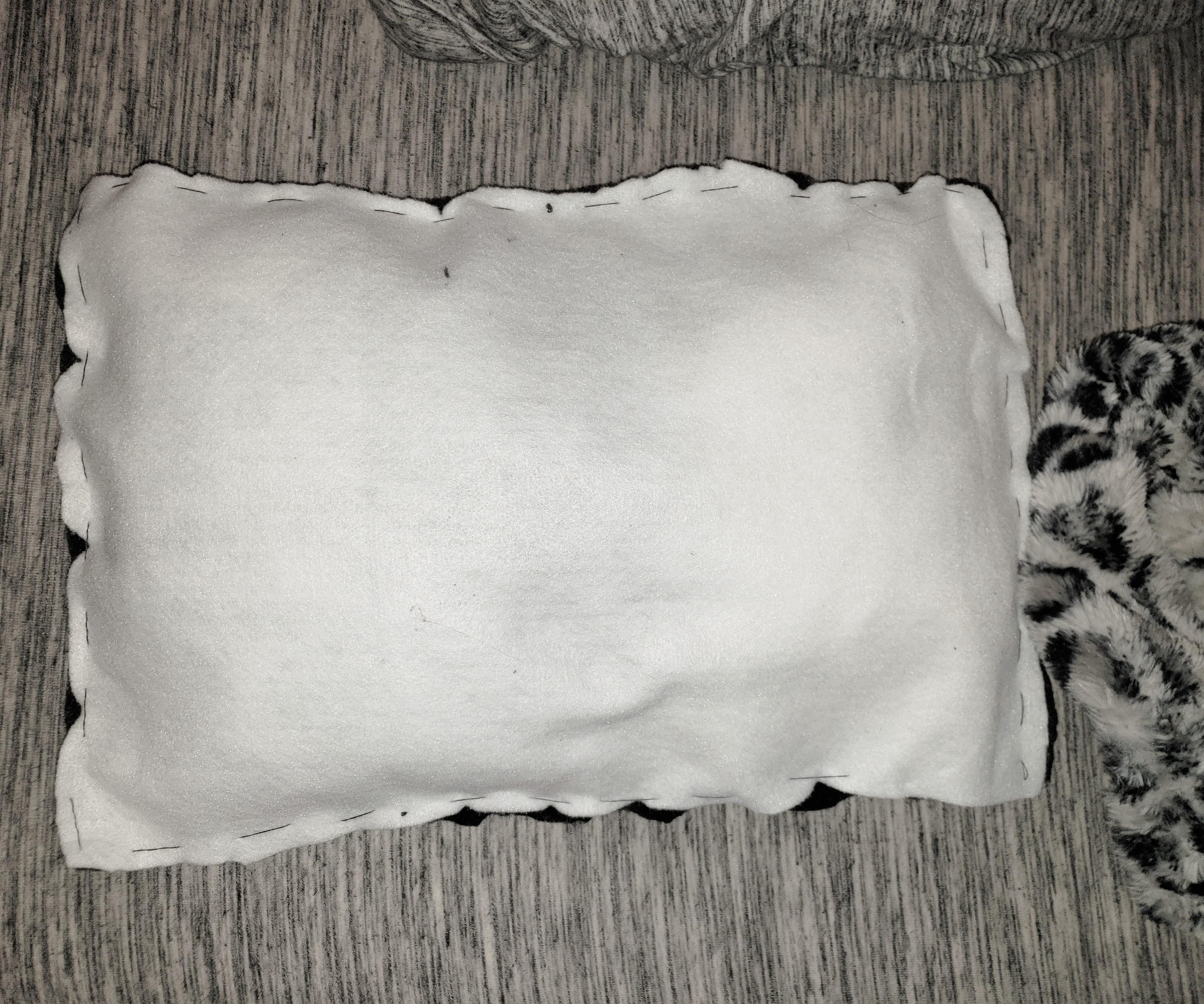 How to Make a Pillow From Old Clothes