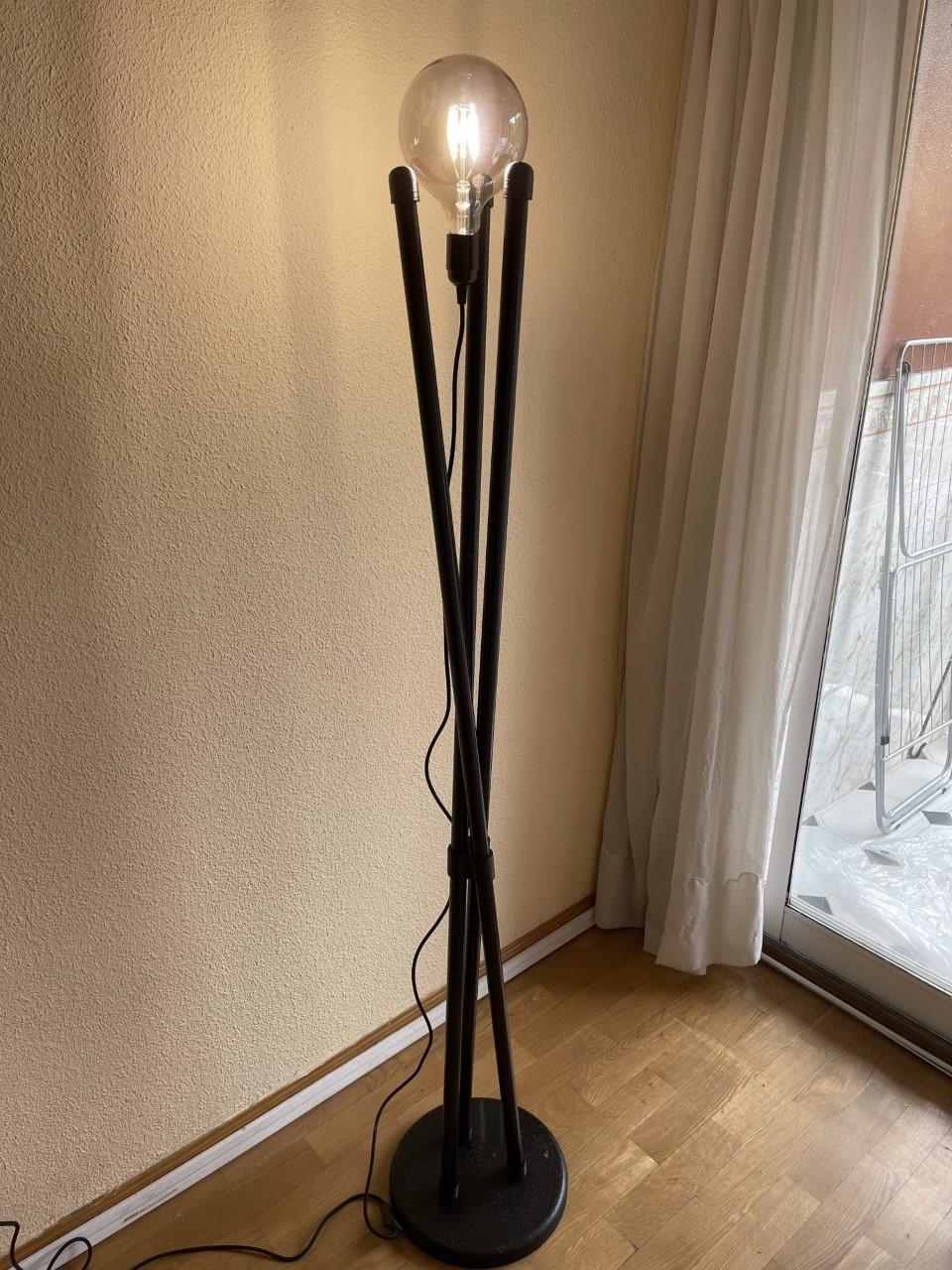 Vertical Lamp Made With Recycled Fluorescent Tubes