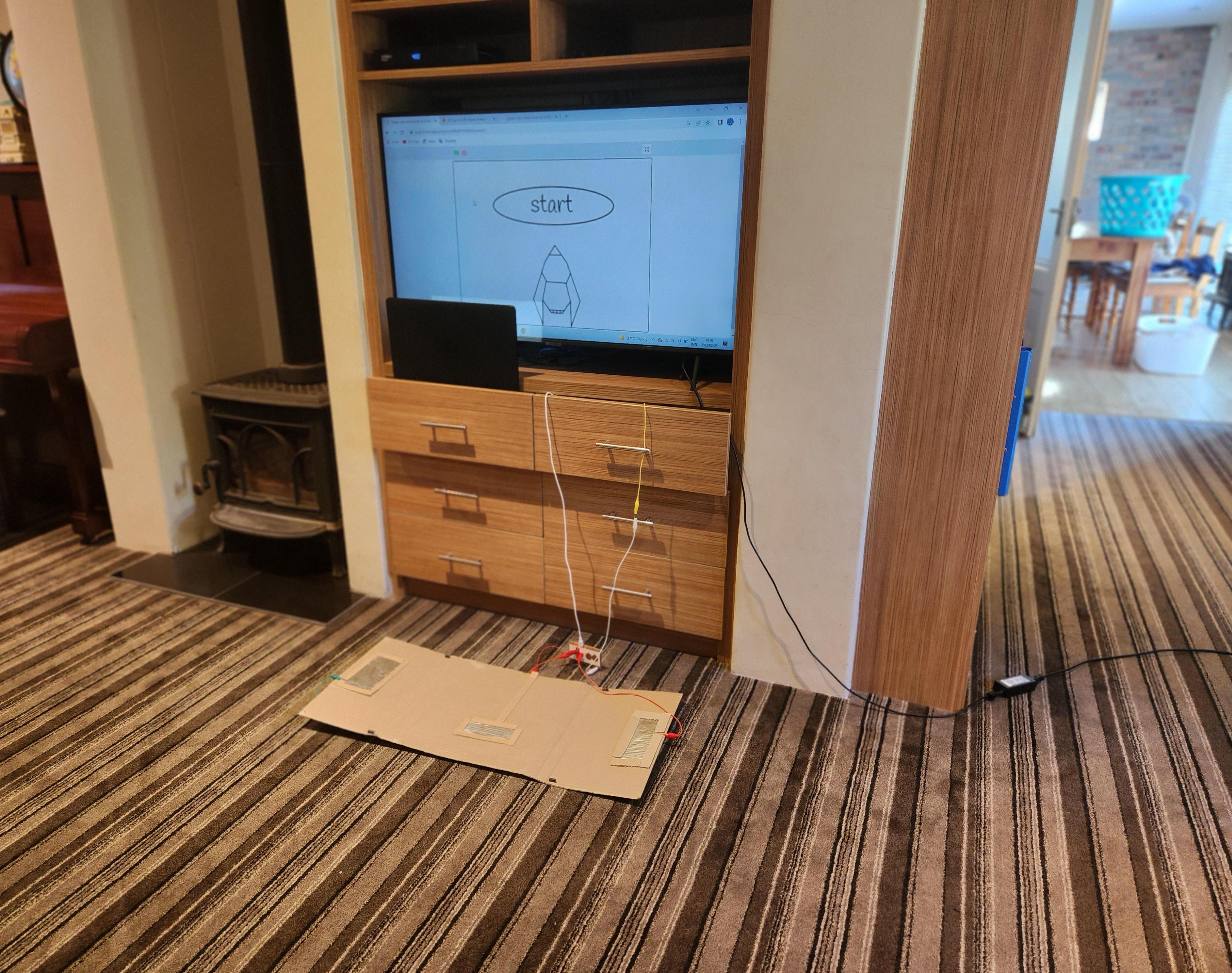 DIY Game With Gamepad Using a Makey Makey.