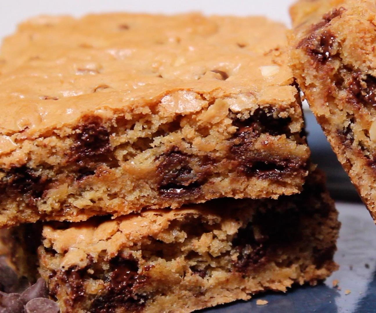 Yummy Peanut Butter Chocolate Chip Brownies