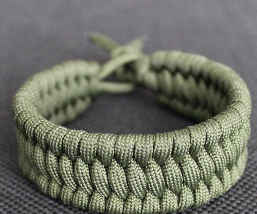 Making a Trilobite Bracelet From a Paracord