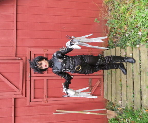 How to Make Edward Scissorhands 