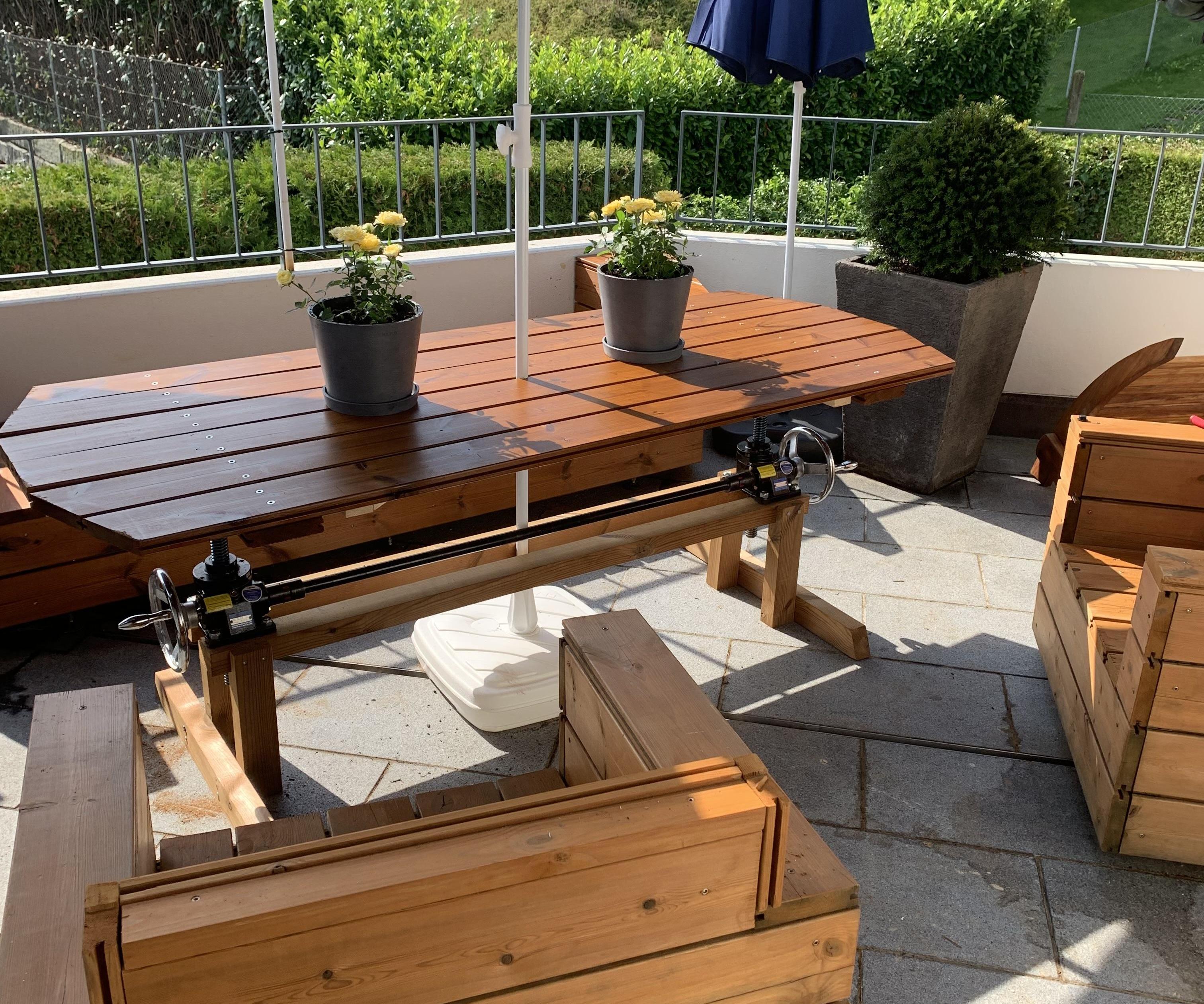 How to Make a DIY Crank Table for Garden or Indoor - Can Turn From Coffee Table to Dining Table (using Decking and Jacton Hand Crank). 