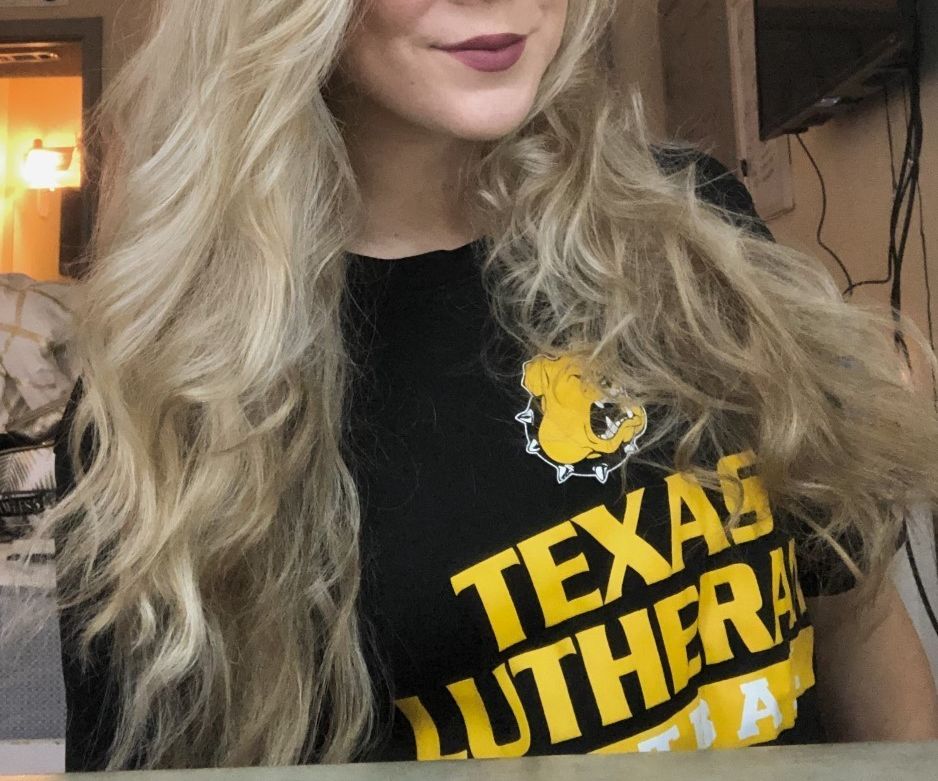 How to Curl Your Hair in 10 Minutes or Less Using a Curling Wand