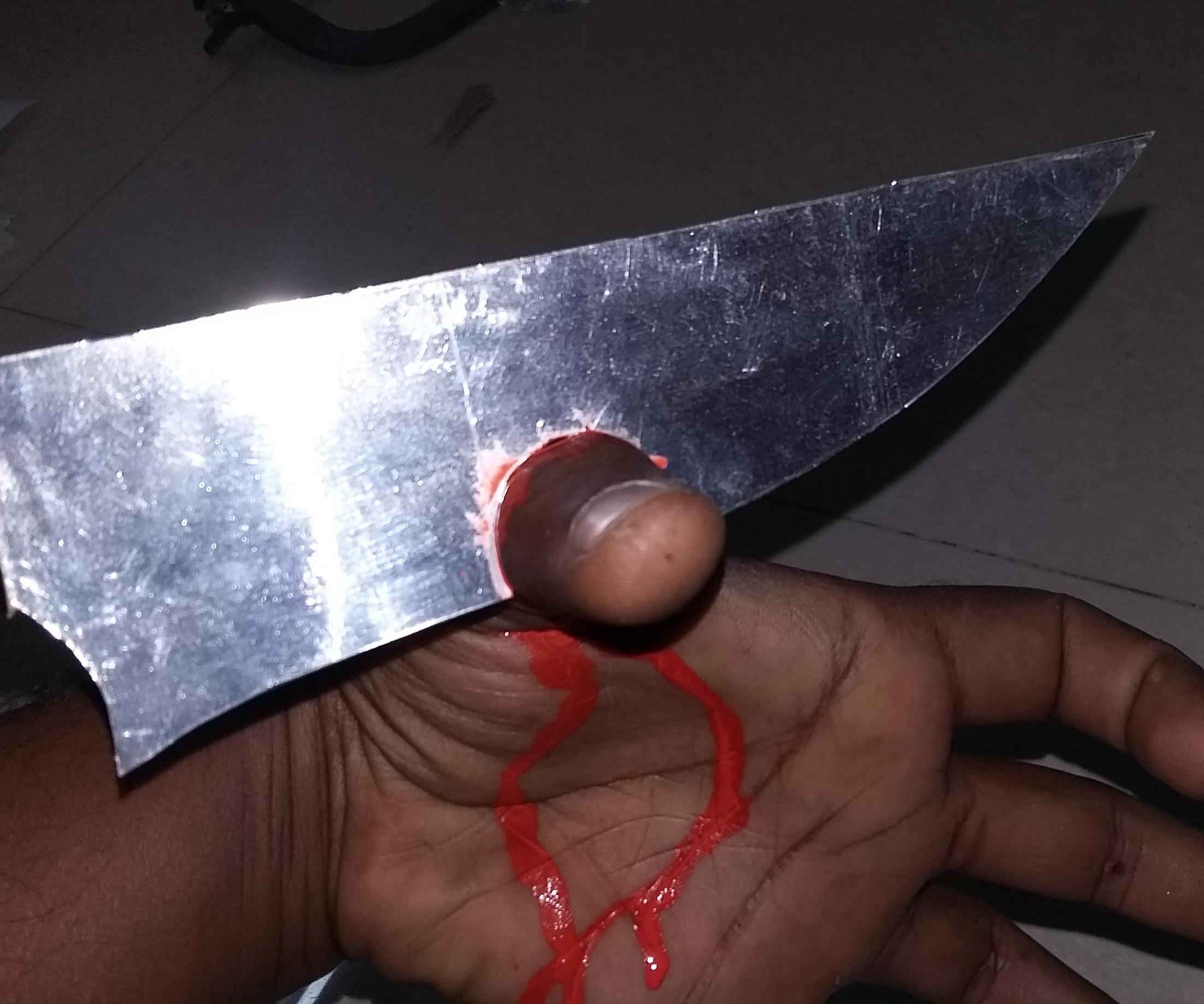 Finger Cutting Prank With Tinfoil Knife