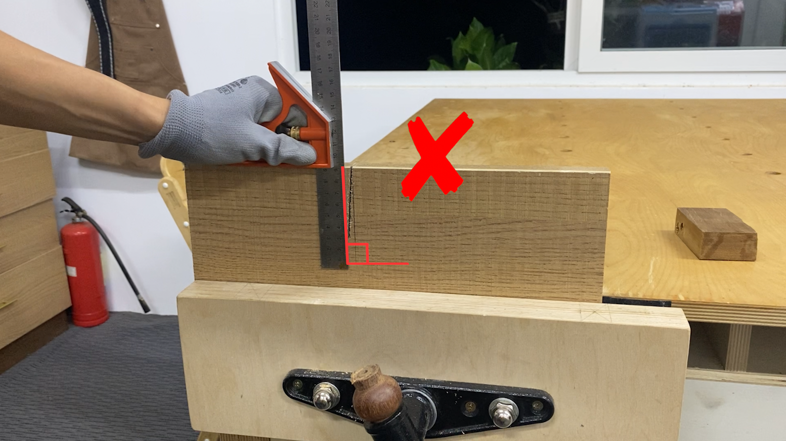 How Do You Cut a Straight 90 Degrees With a Hand Saw? I Am Not a Skilled Woodworker. So Making a Magnetic Cutting Guide Help Me Do It Perfectly