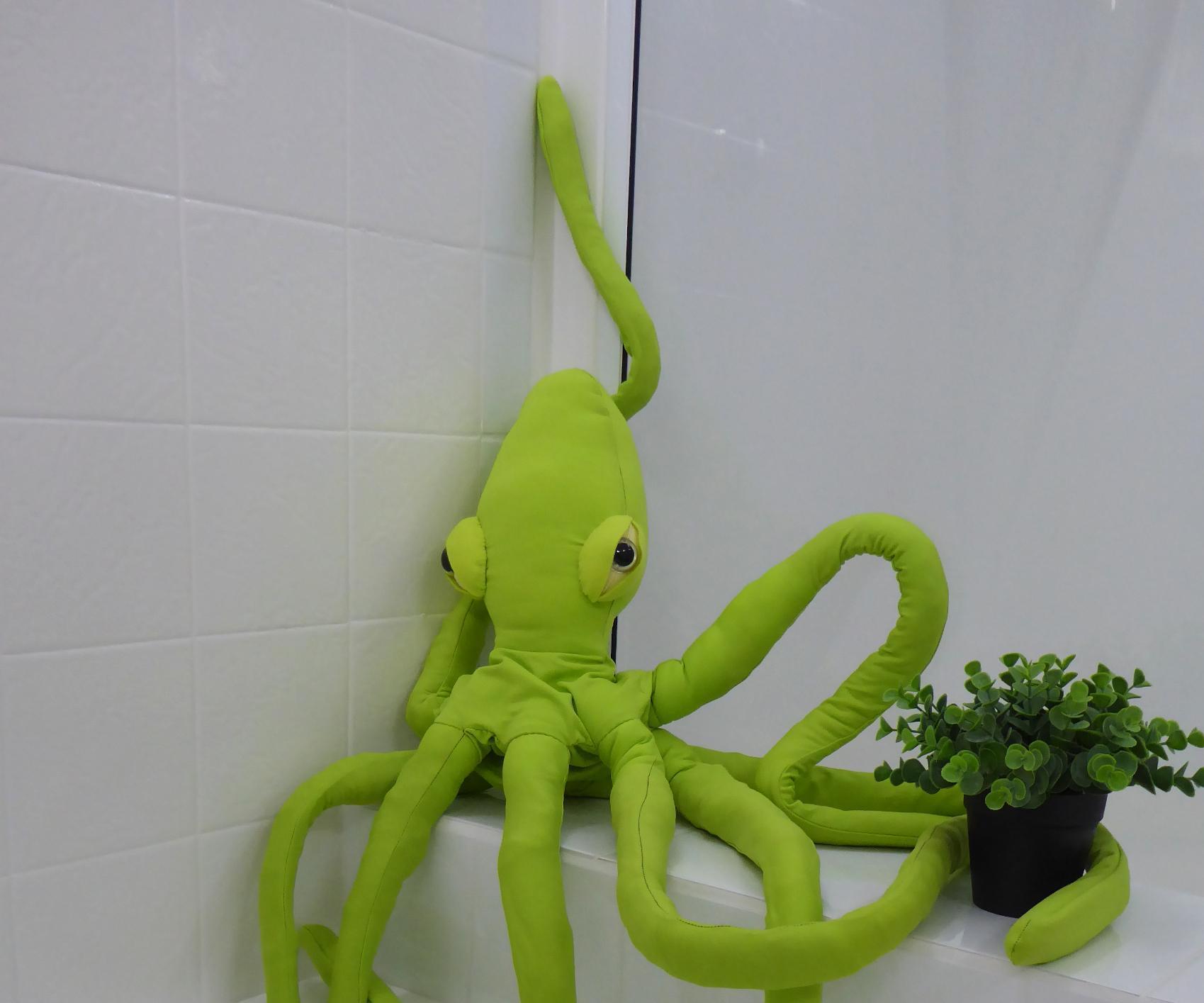 Giant Jersey Fabric Octopus Made From Recycled T-shirts, Plus a Mega Yarn Octopus Bonus