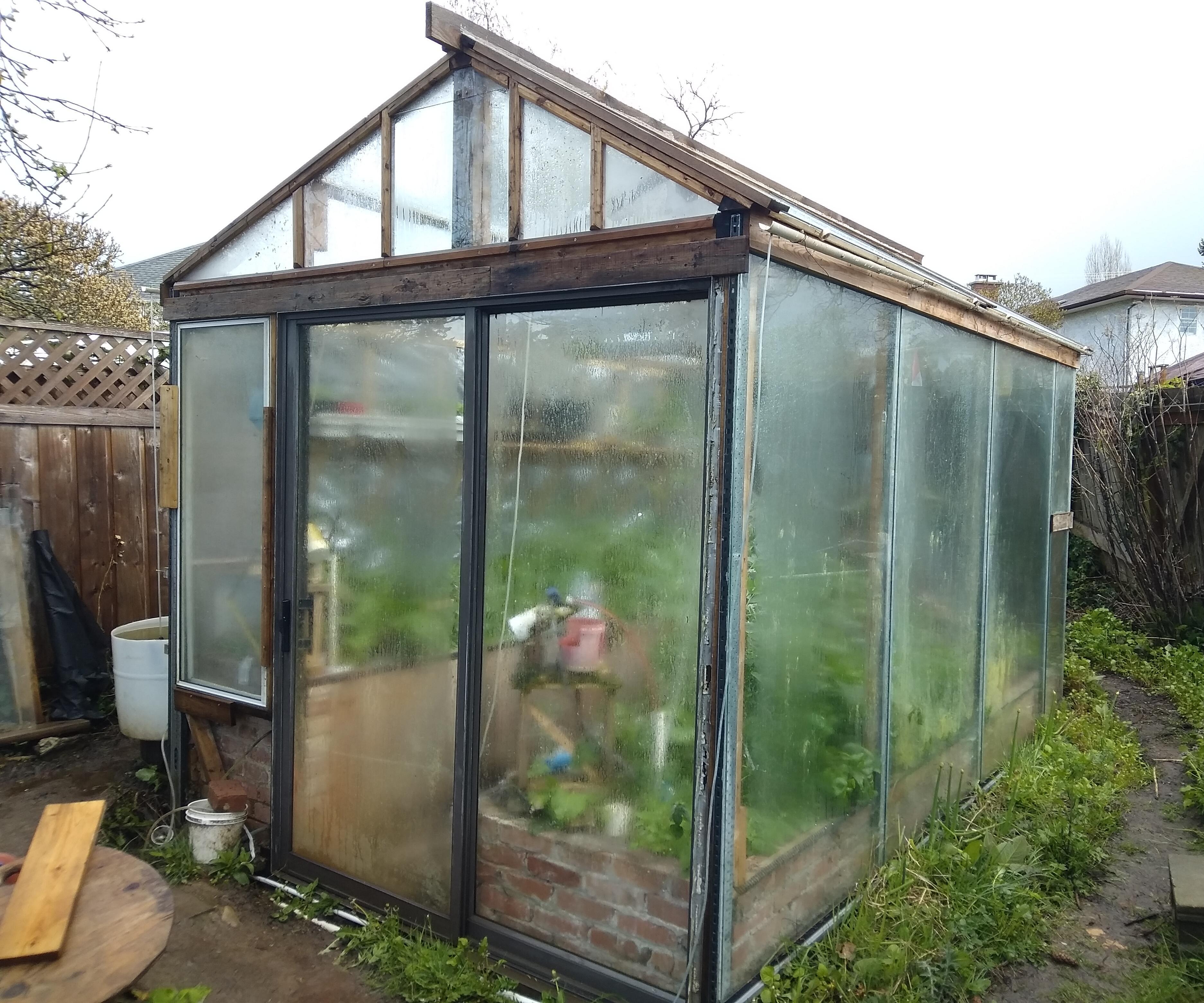 Experimental Greenhouse, Automatic Watering, With Heatsink, Community Input Needed.