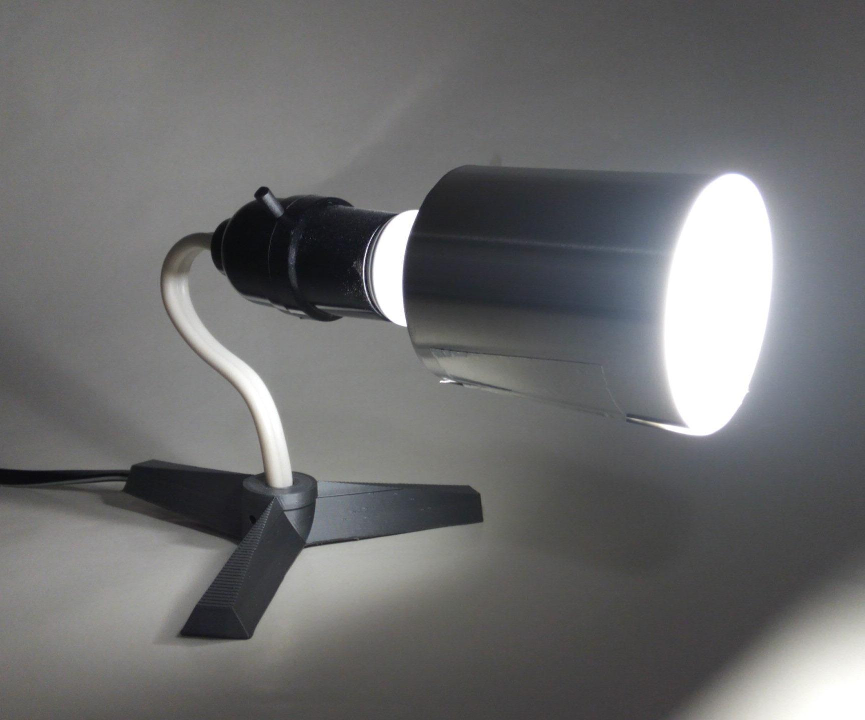 ~ Easy Articulating Convertable Spot/Flood Light Lamp ~