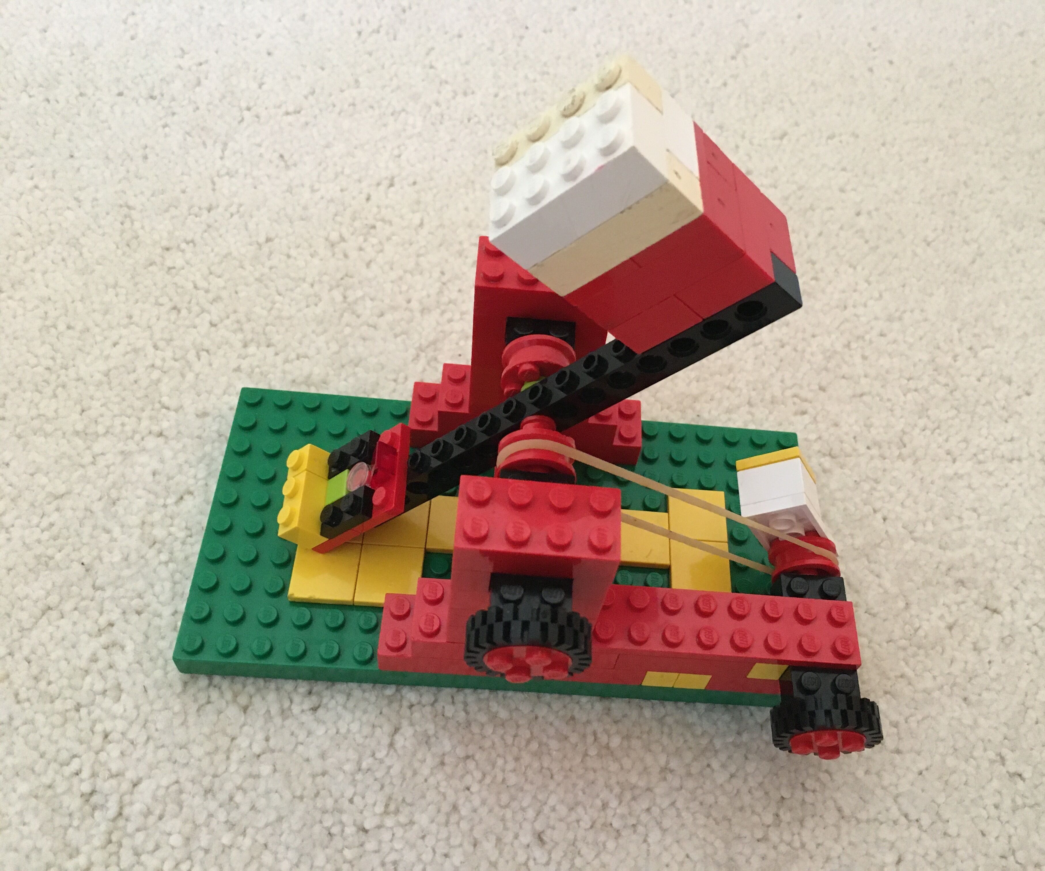 Lego catapult using pivot, lever and wheel and axel