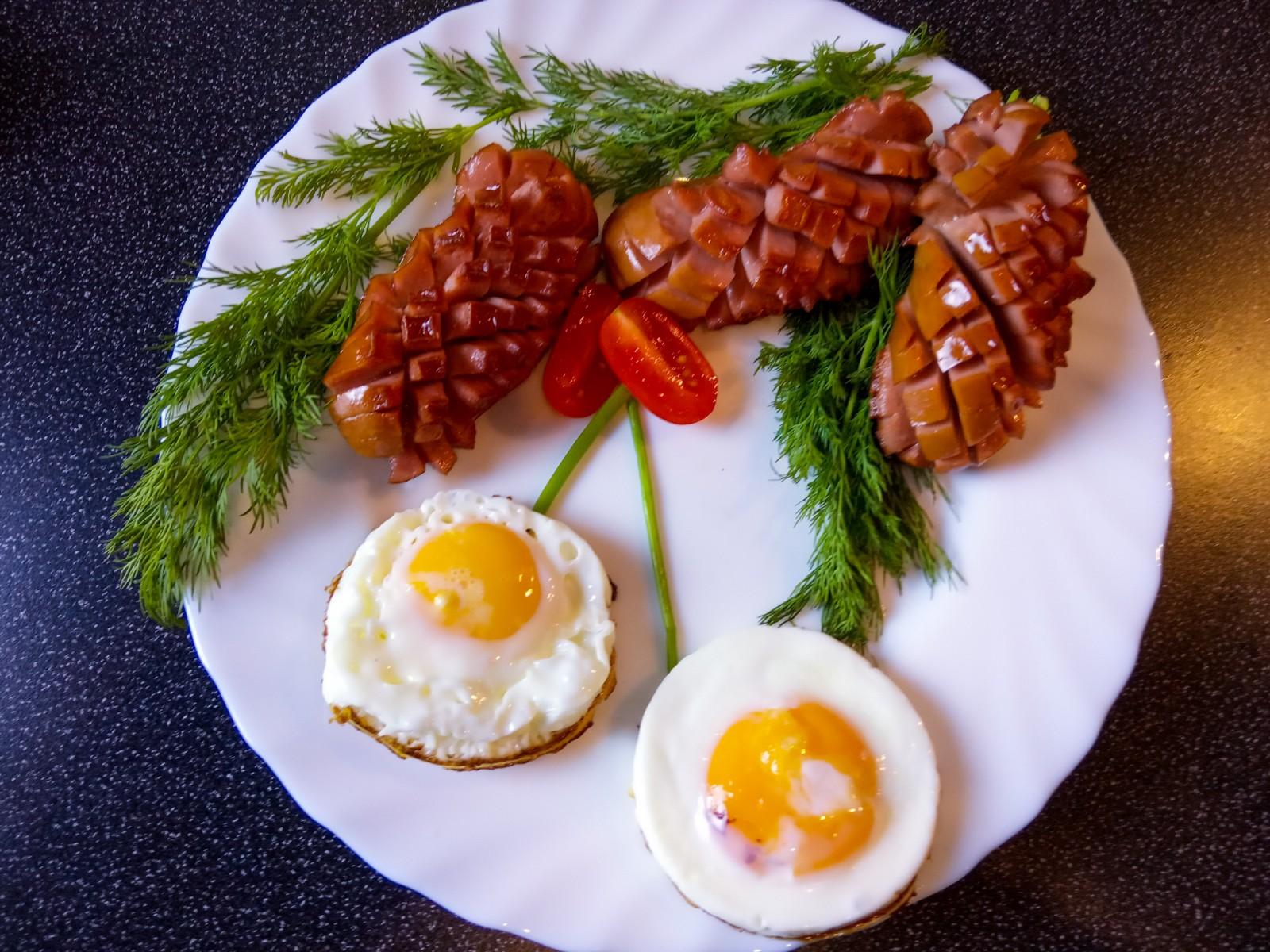 Christmas Breakfast With Pine Cones 