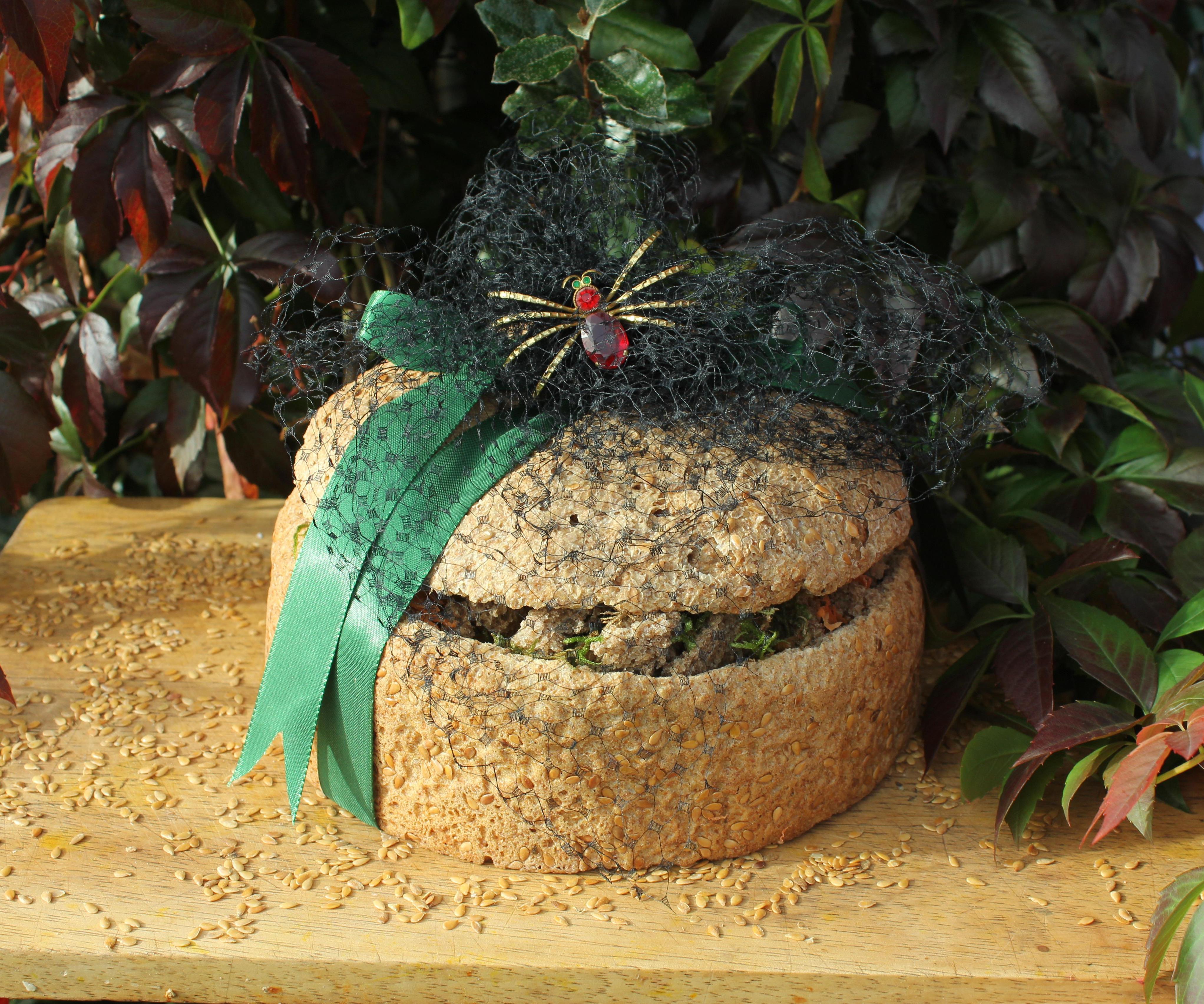 Perfectly Horrid Halloween Pain Surprise - Creepy Crawly Mealworm Sandwiches Decorative Centrepiece