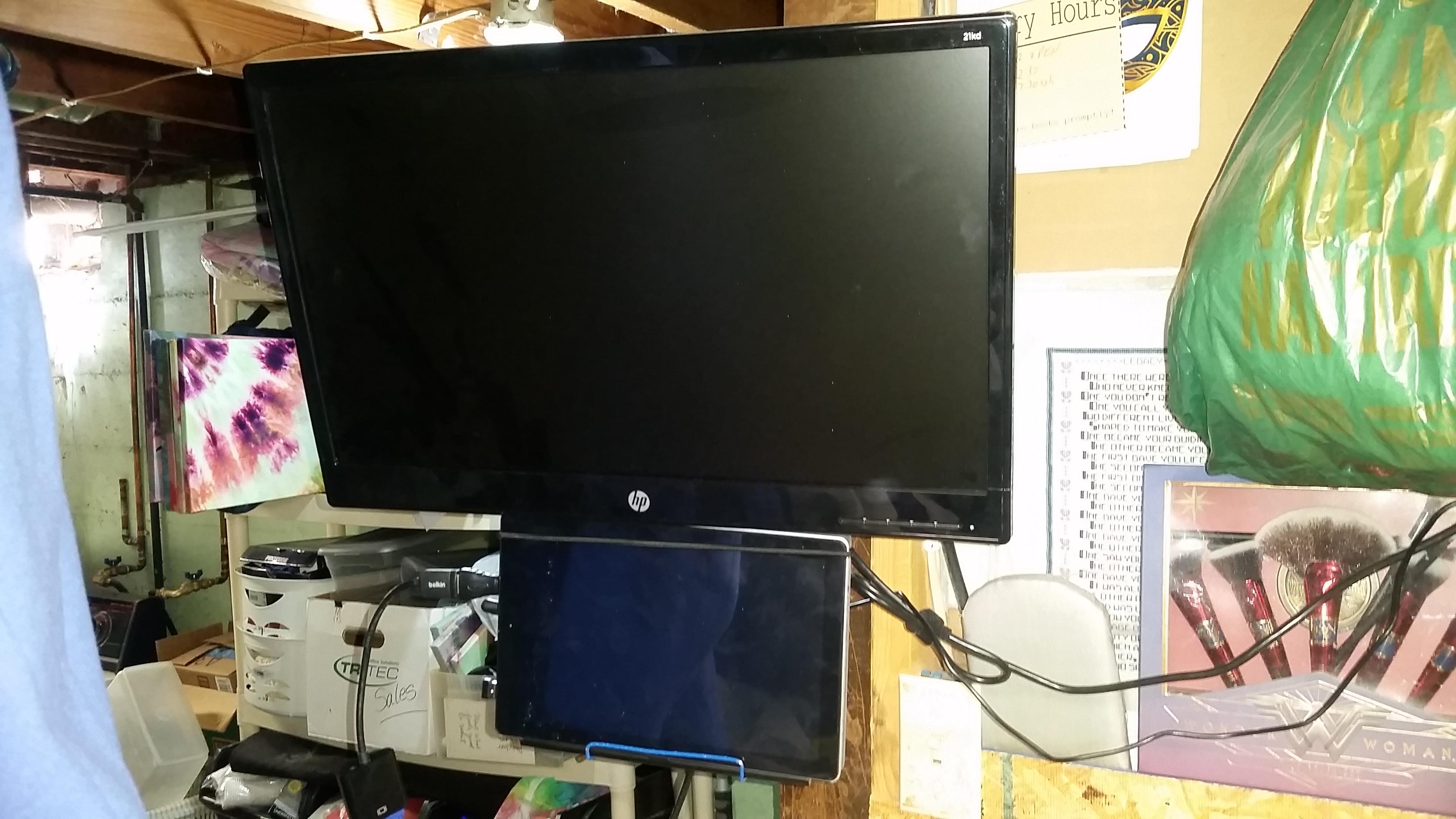 Upcycled Wire Hanger Tablet Mount