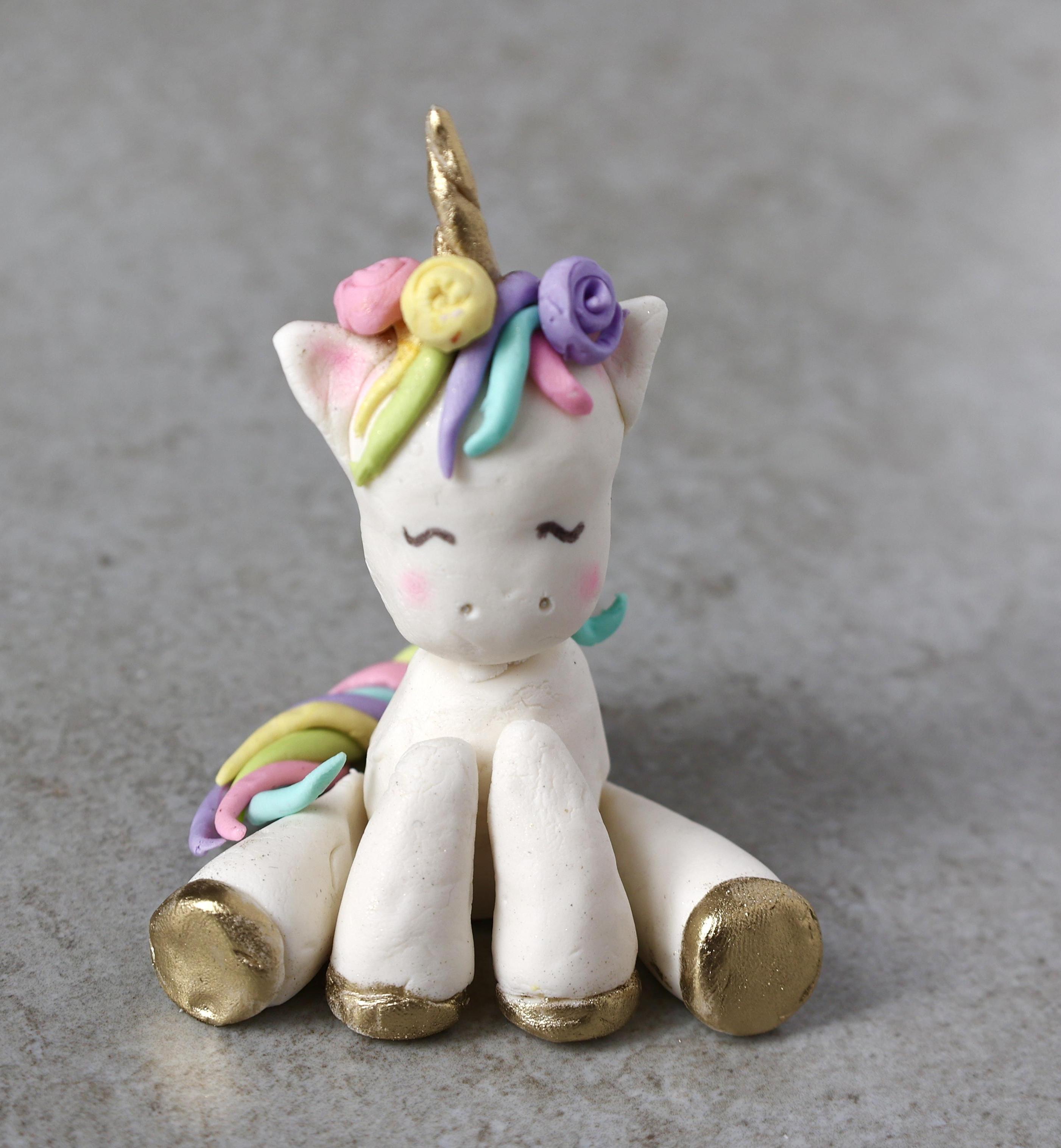 Modeling Chocolate Unicorn Cake Topper