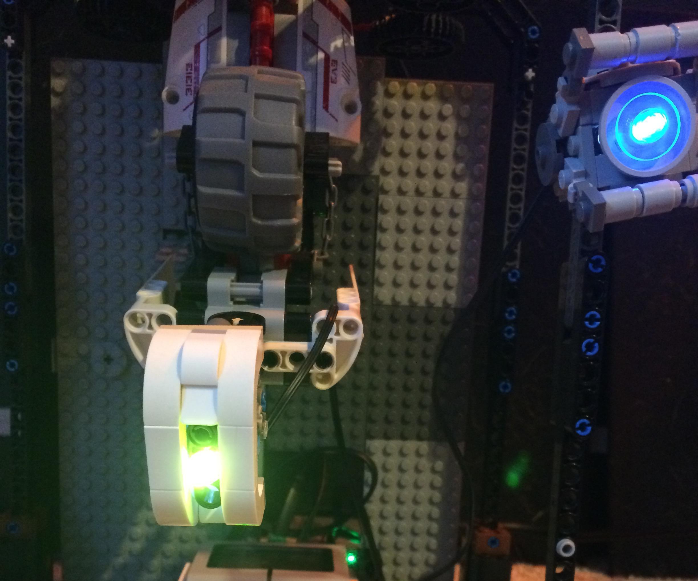 LEGO GLaDOS EV3 Using Simple Machines 